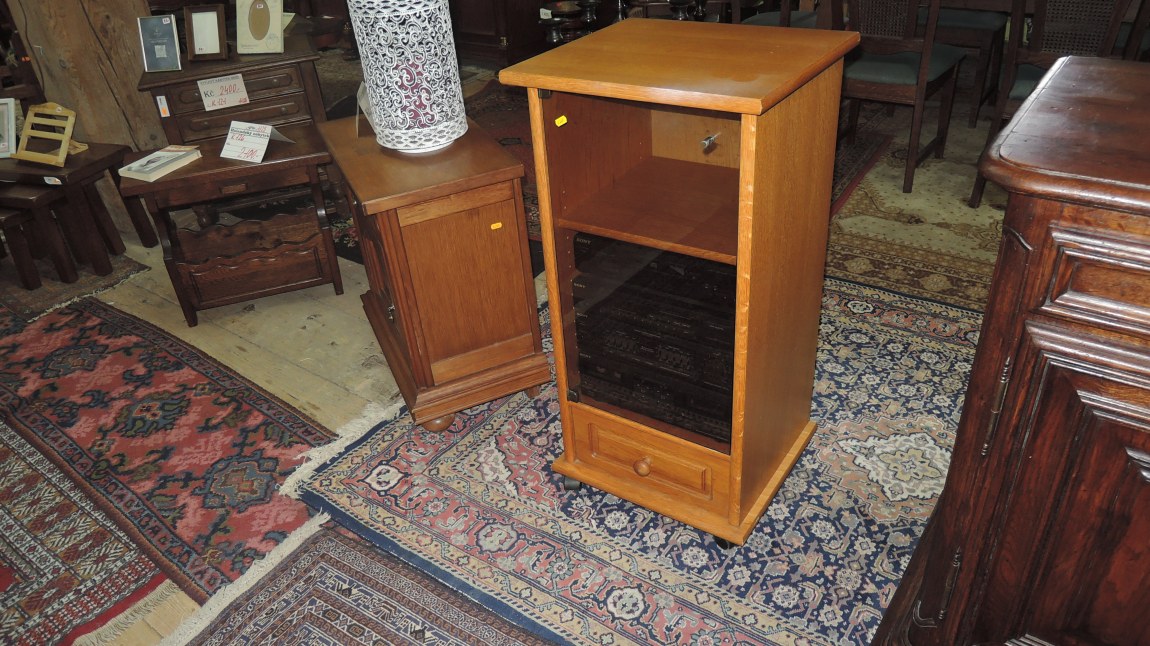 k261 Hifi skříň