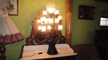 b883 lampa figurální