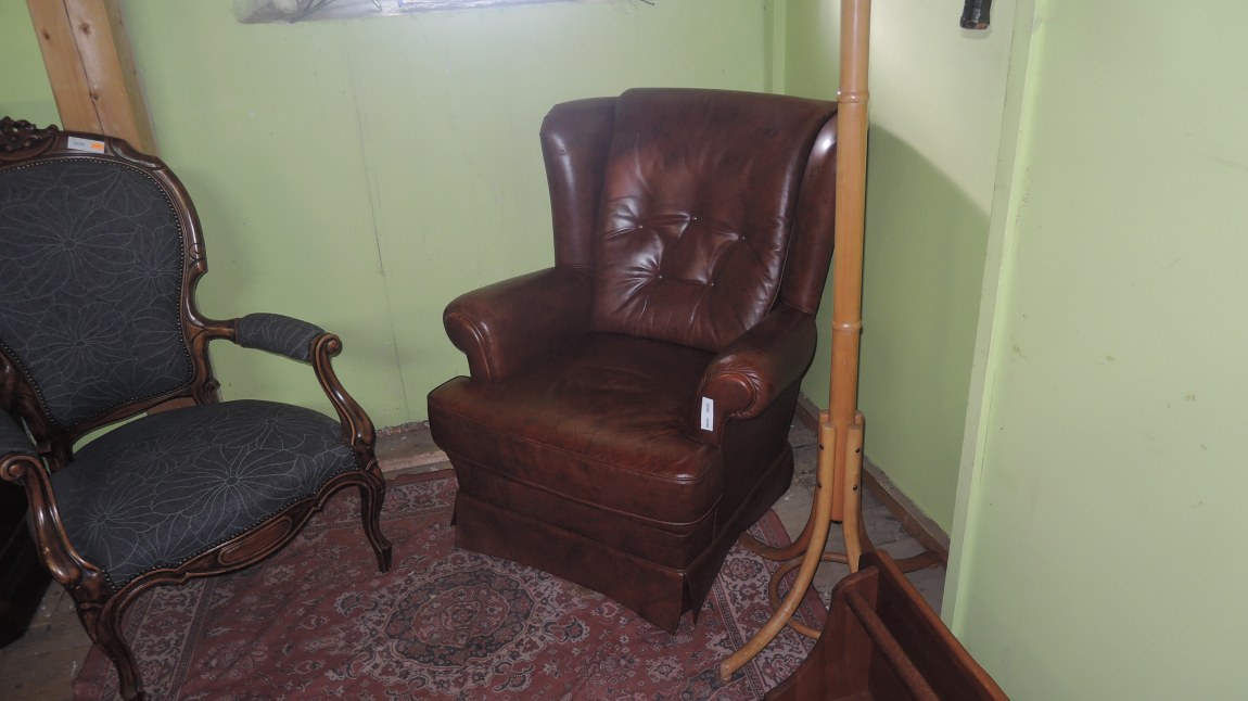 k373 křeslo ušák