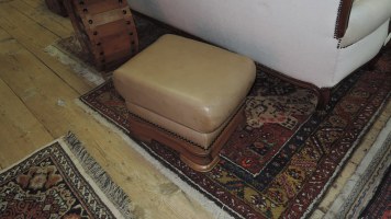 k76 taburet s úlož.prostorem